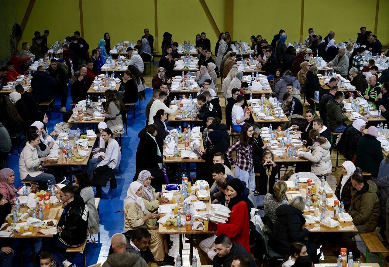 U Mostaru održan veliki zajednički iftar