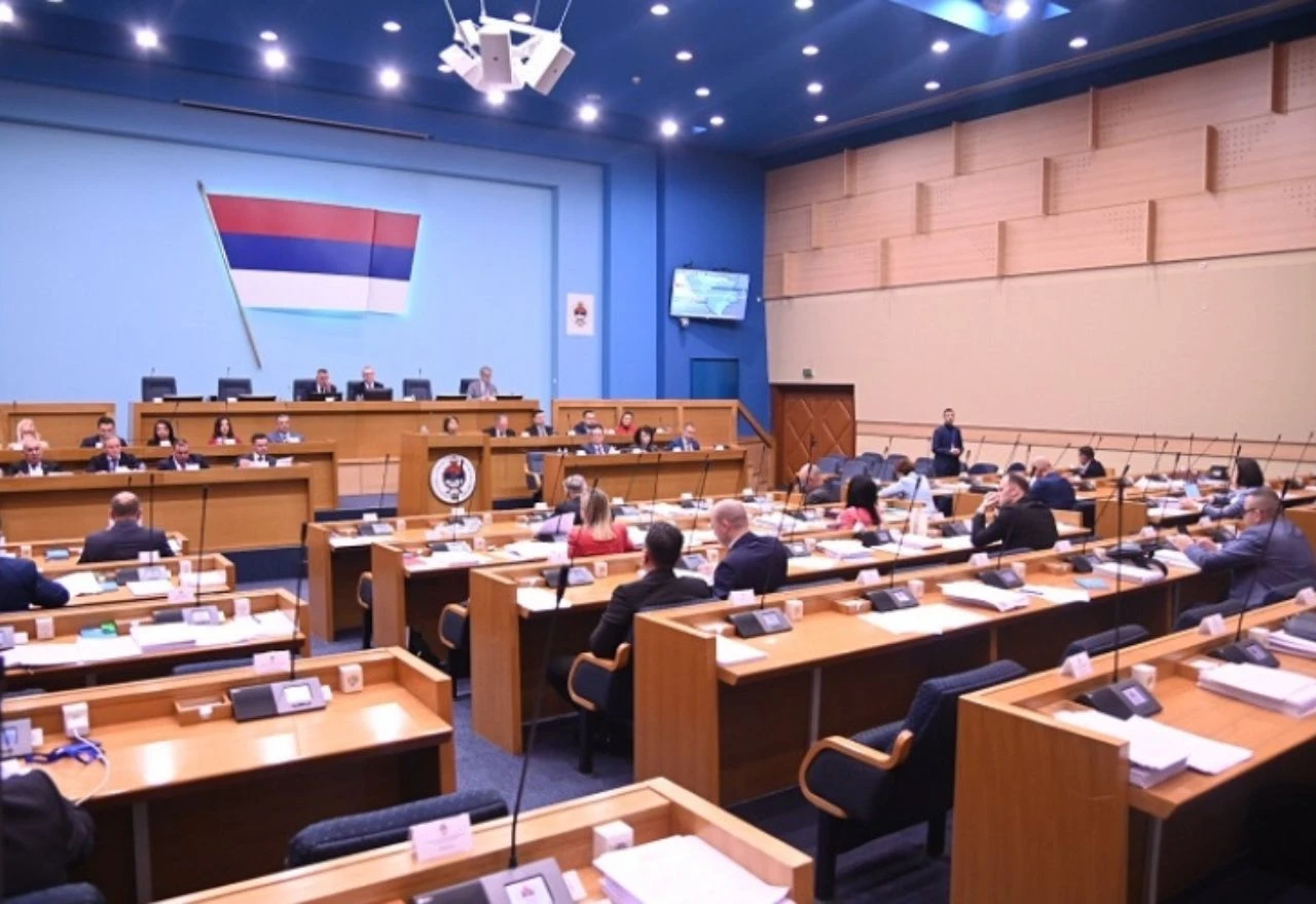 Delegati NSRS-a izglasali brisanje "rodnog identiteta" iz Krivičnog zakonika RS-a