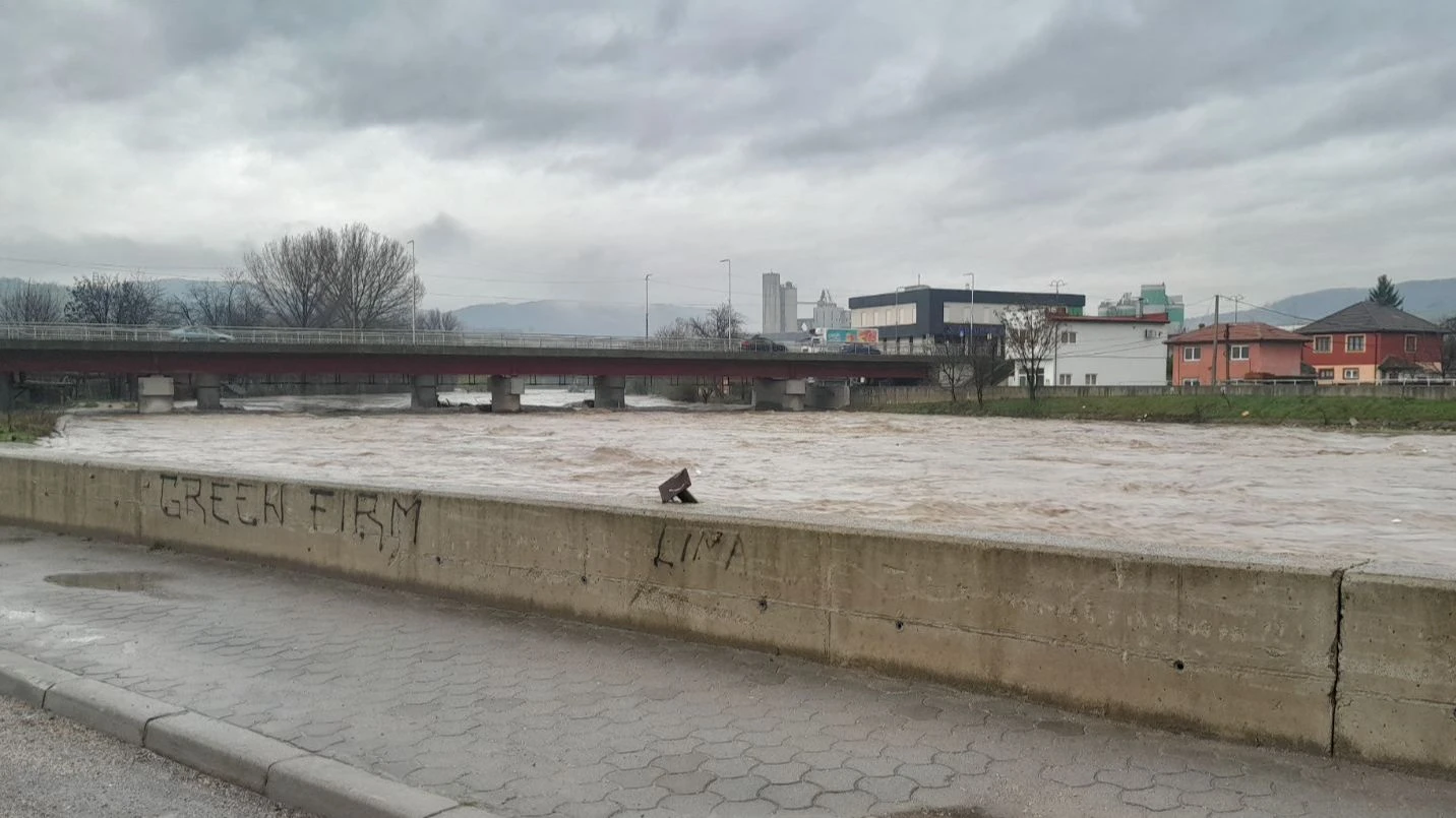 Proglašena stanje prirodne nesreće u Kaknju, izlile se rijeke u Visokom i Olovu