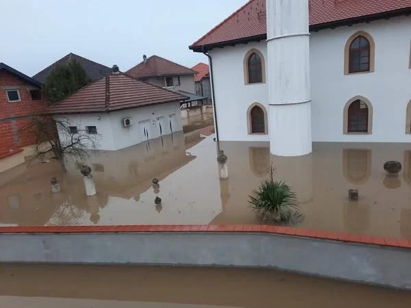 Rijeka Sana poplavila dijelove Prijedora