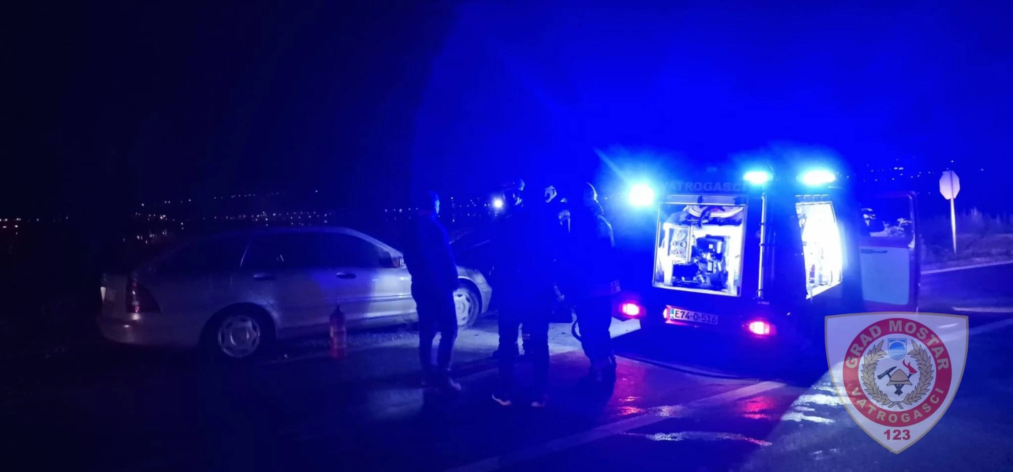 Požar na vozilu u Međinama, intervenirali vatrogasci