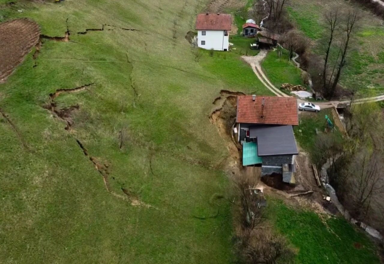 BiH prijete nova klizišta: Ljudi u strahu!