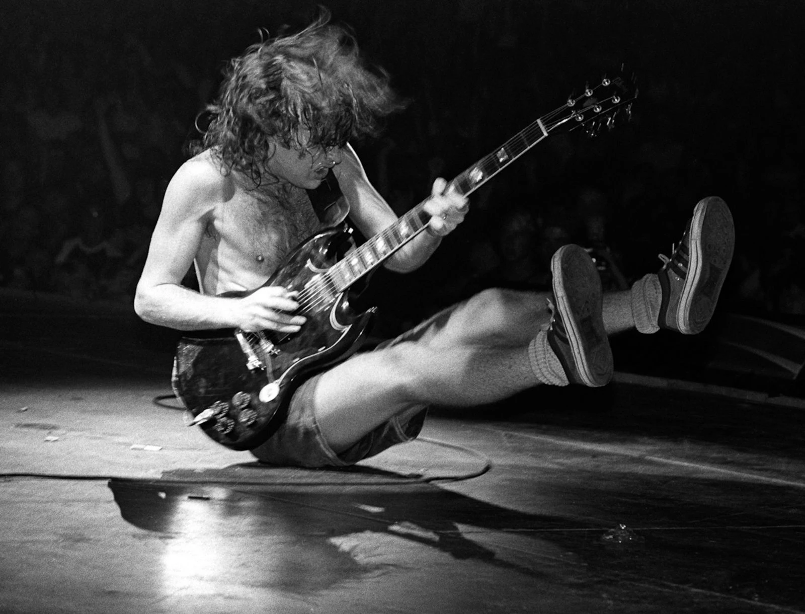 Angus Young: Virtuoz na gitari u dječačkim hlačicama