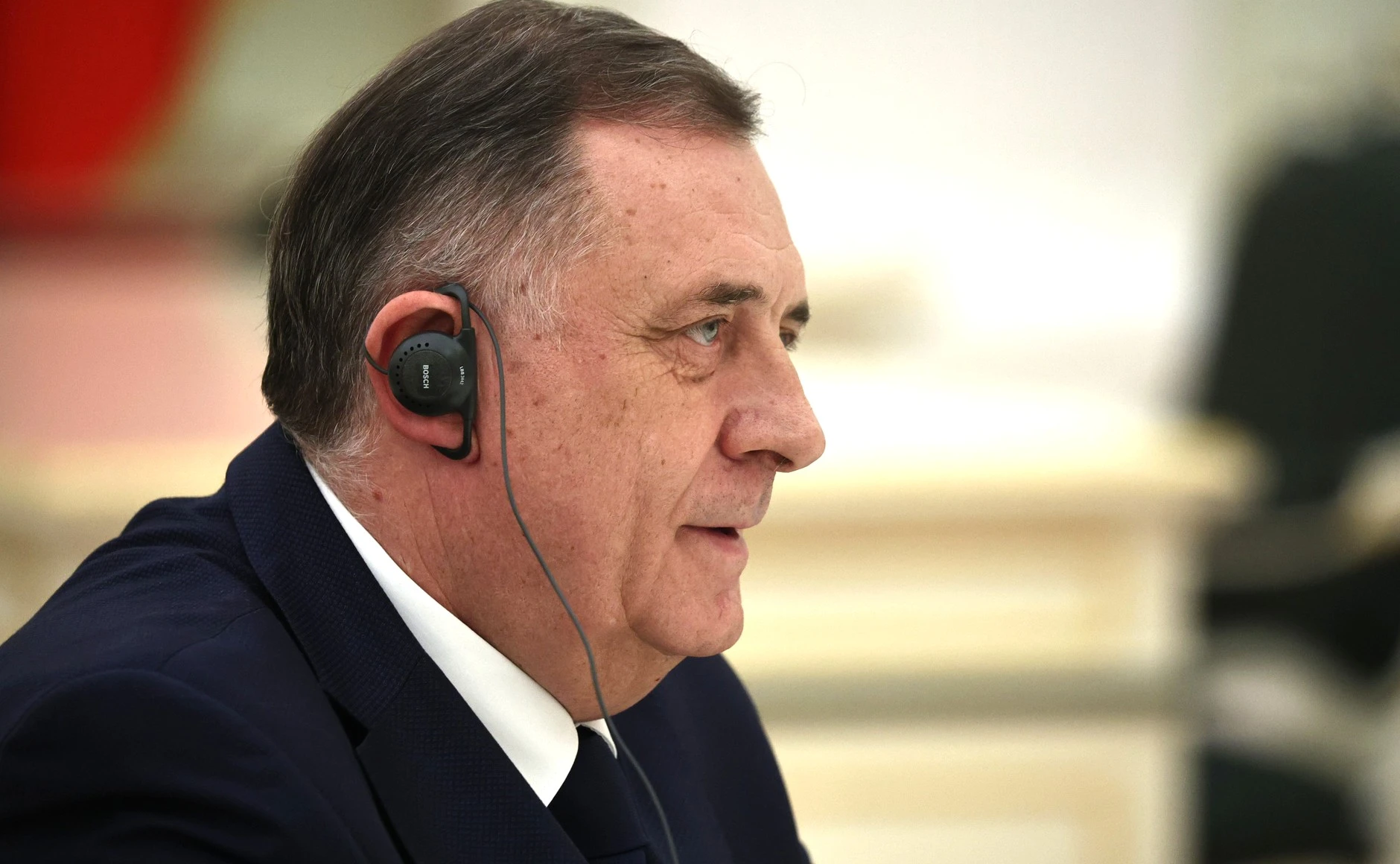 Može li Dodik kupiti izlaz iz krize?
