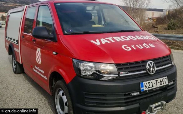 U Grudama izbio požar na radnom stroju
