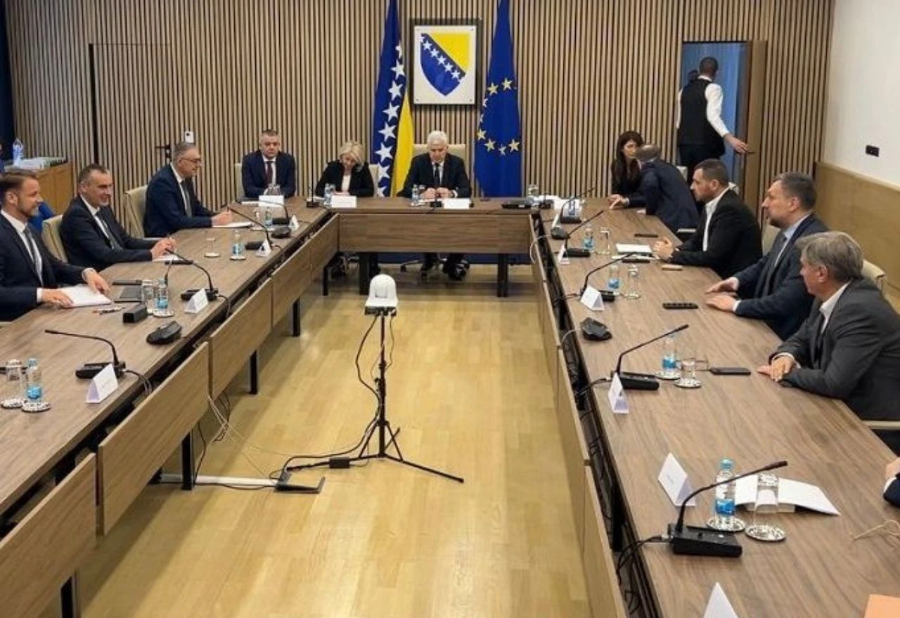 Stranke Trojke, HDZ-a i oporbe iz RS-a pregovaraju o rekonstrukciji vlasti