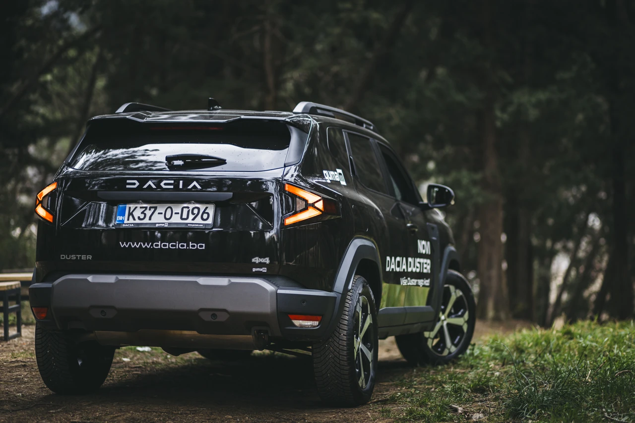 Bljesak je vozio novi Dacia Duster