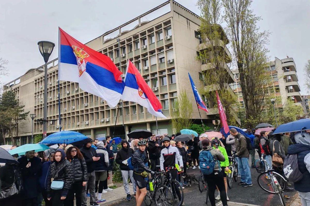 Srbija: Studenti krenuli biciklima u Strasbourg obratiti se dužnosnicima EU