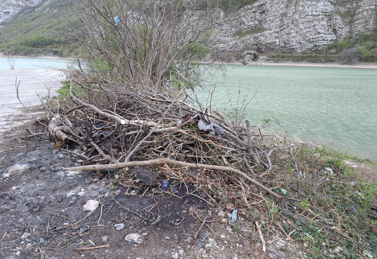Slikovita obala Neretve pretvorena u zgarište