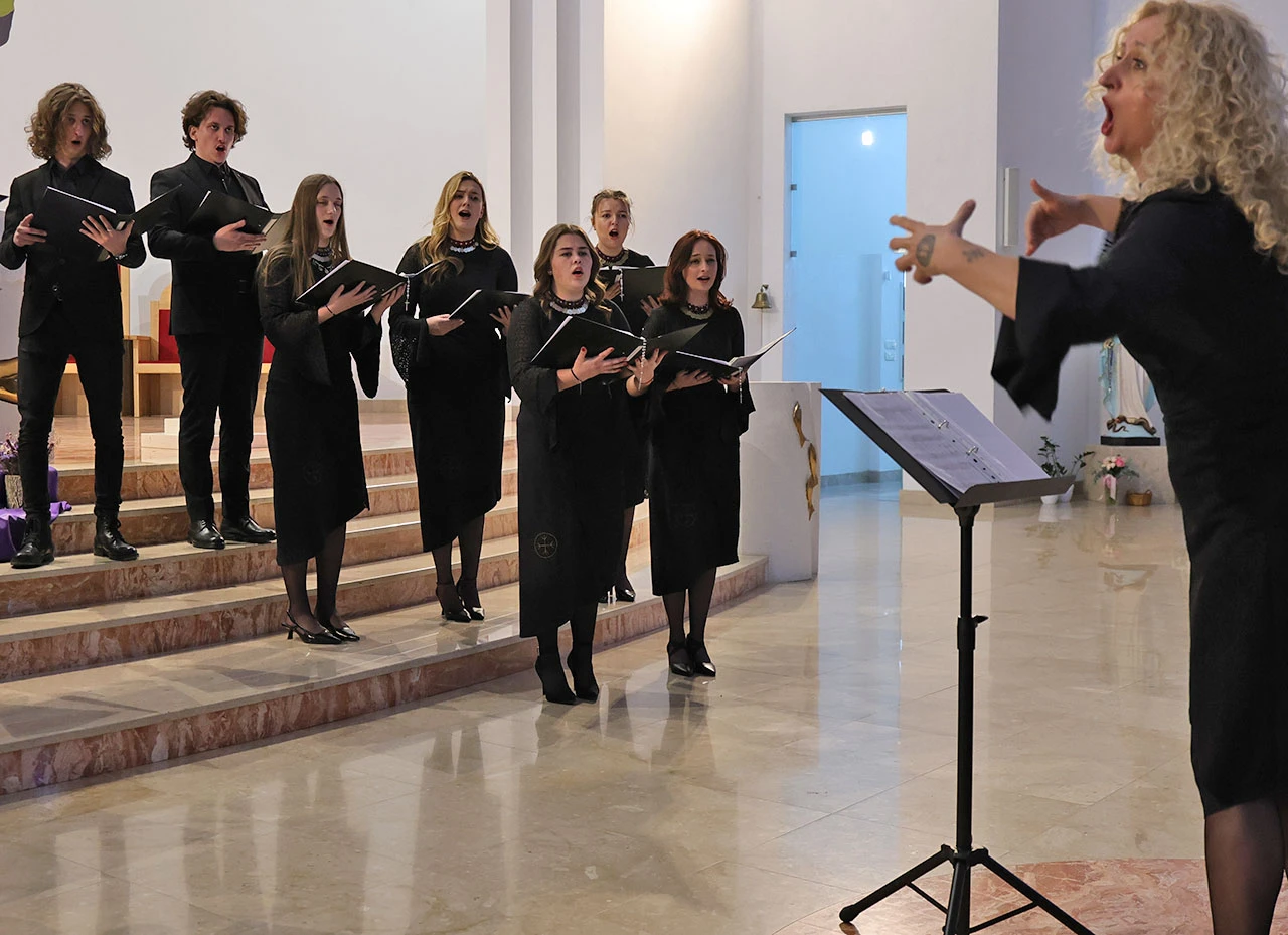 Etno skupina Čuvarice održala deseti korizmeni koncert u Mostaru