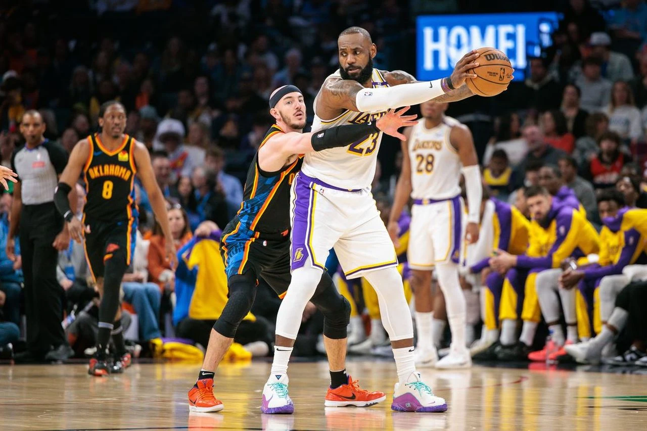 Lakersi razbili Oklahomu, velika gužva na Zapadu