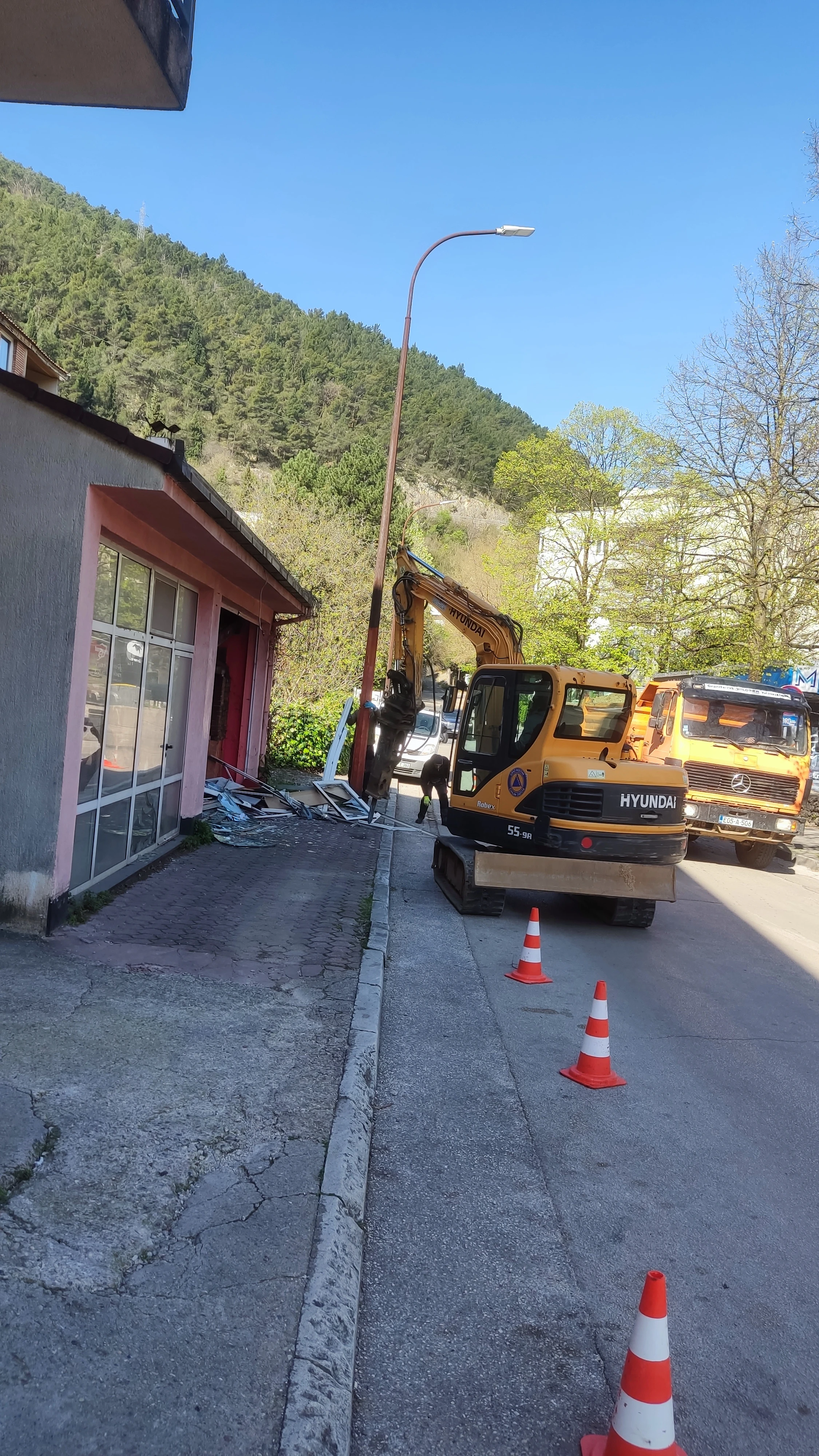 Ruši se kultni grill "Maca Donald's"
