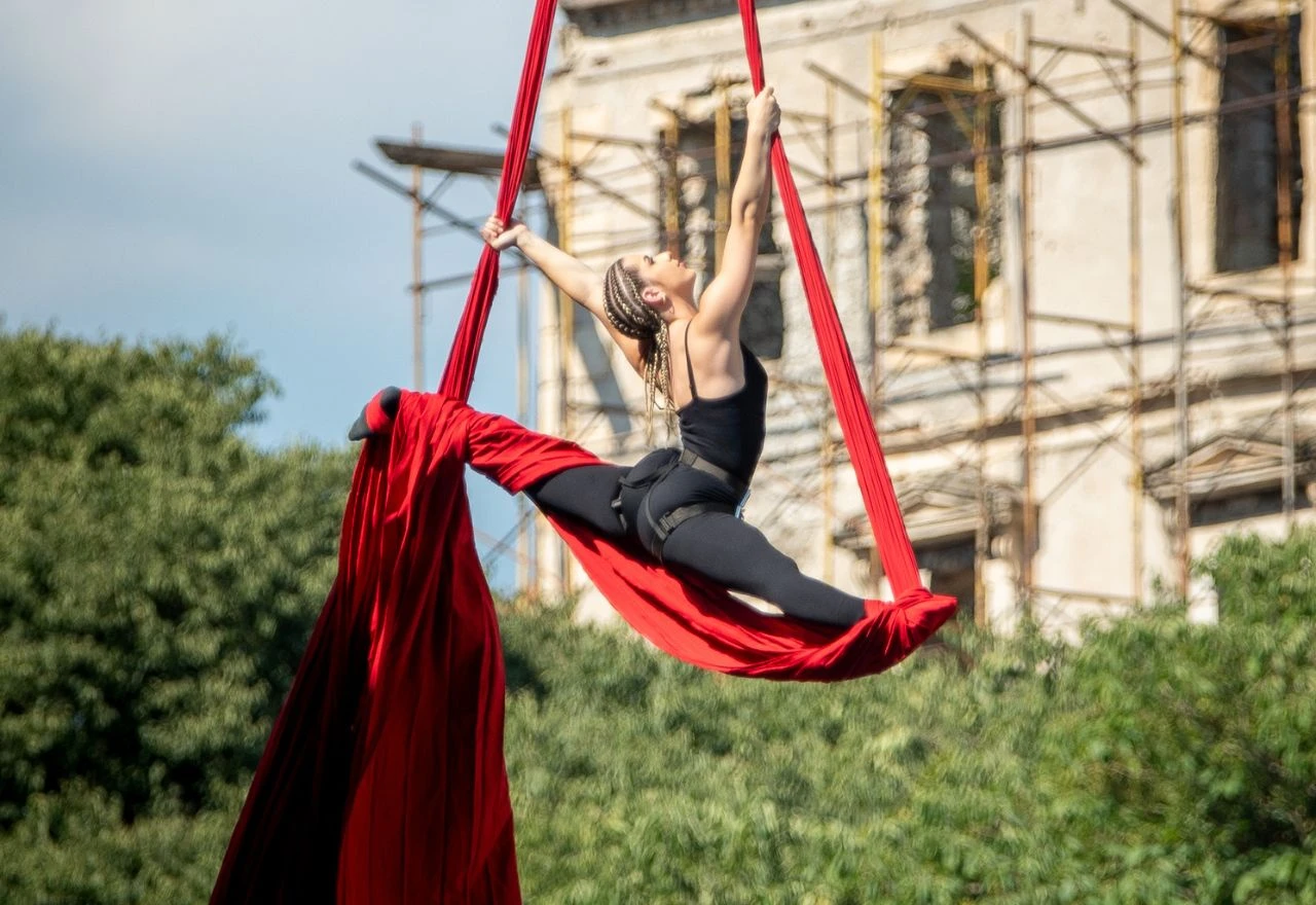 Petra Kožul za Bljesak: Kako je ples na svili postao hit u Mostaru i što sve krije njen plesni studio