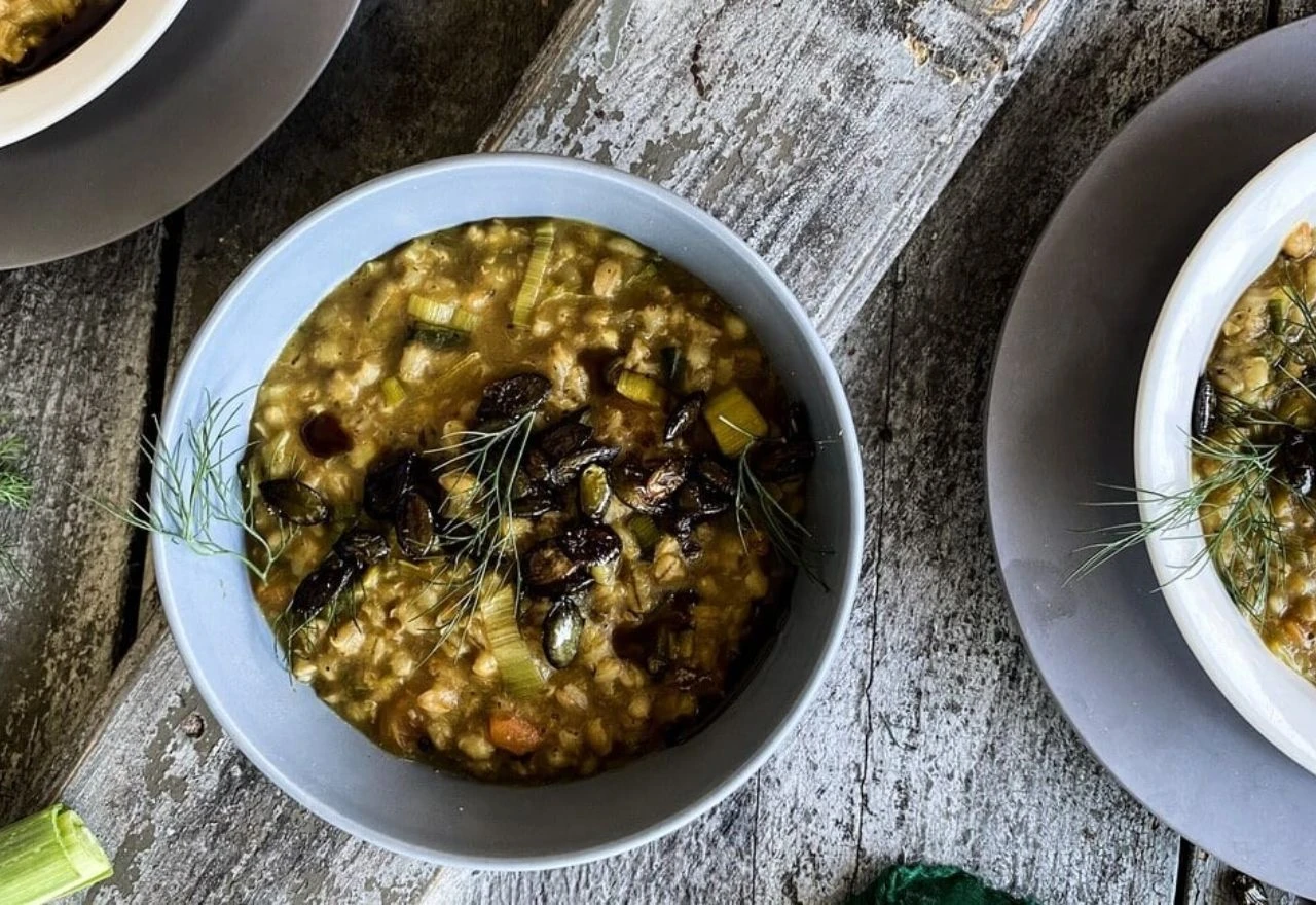 Toplo, zdravo i okrepljujuće: Recept za varivo od poriluka i ječma koje liječi