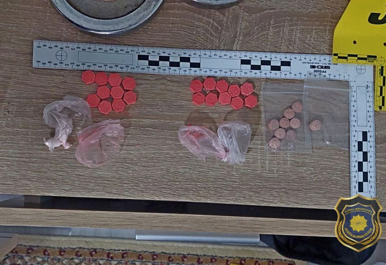 Dvostruki udar na narko-mreže: Policija razbila dilerske lance u Srednjoj Bosni i Tuzli
