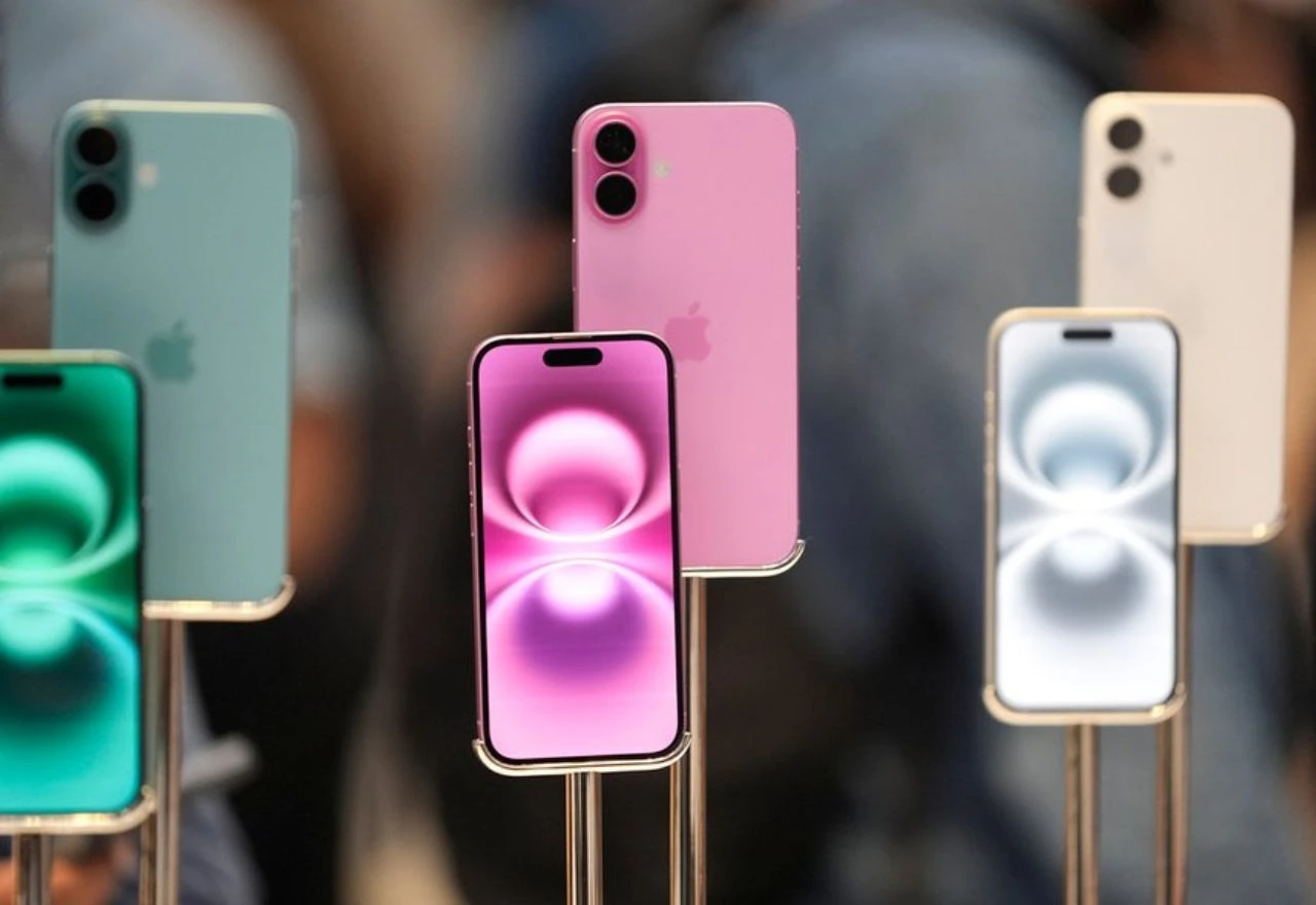 Apple hitno prebacuje 600 tona iPhone-a u Ameriku