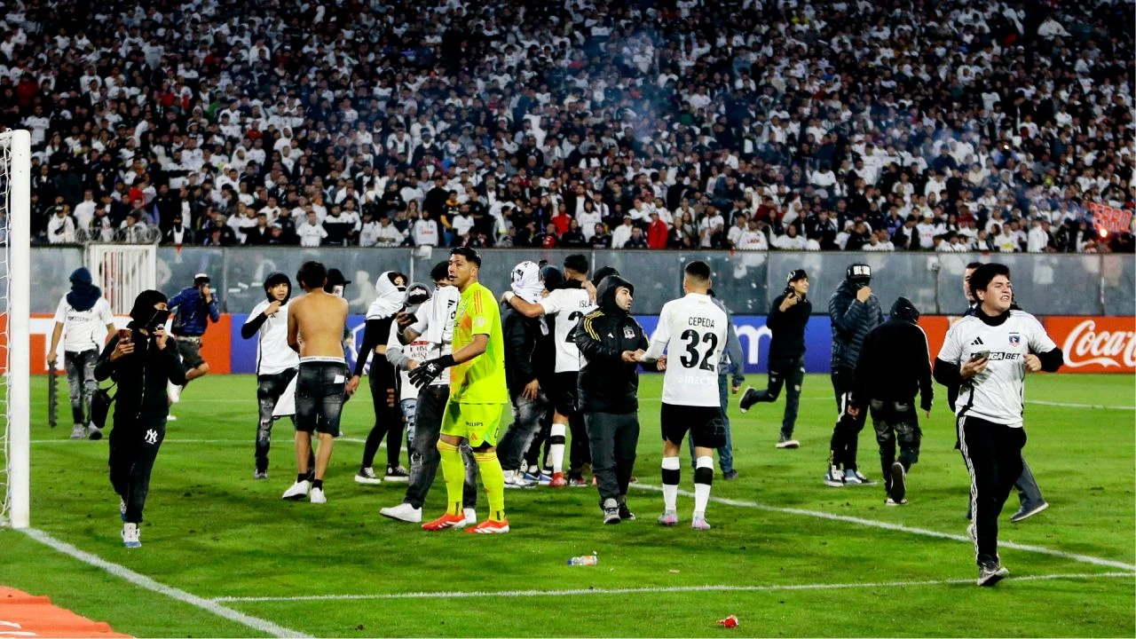 Kaos u Čileu, dvije osobe poginule ispred stadiona, utakmica prekinuta nakon ulaska navijača u teren