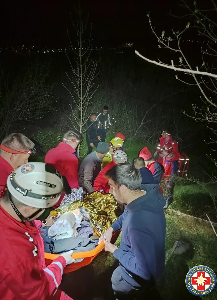 Ozlijeđenog 85-godišnjaka u Širokom Brijegu  spašavao GSS: Krenuo u berbu kuka