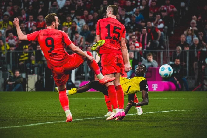 VIDEO I Borussia Dortmund uzela bod na Allianz Areni