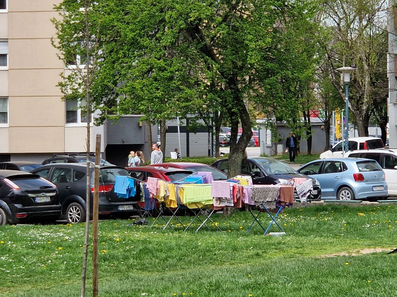 Samo u BiH: Iznijeli rublje u dvorište zgrade