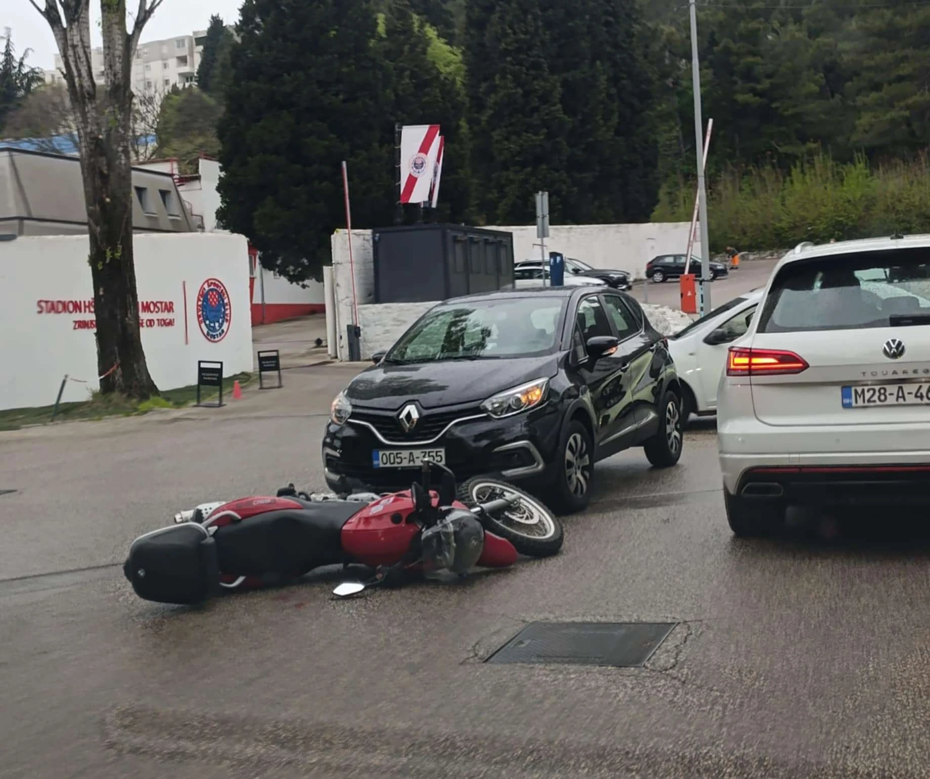 Motociklist ozlijeđen u prometnoj nesreći u Mostaru