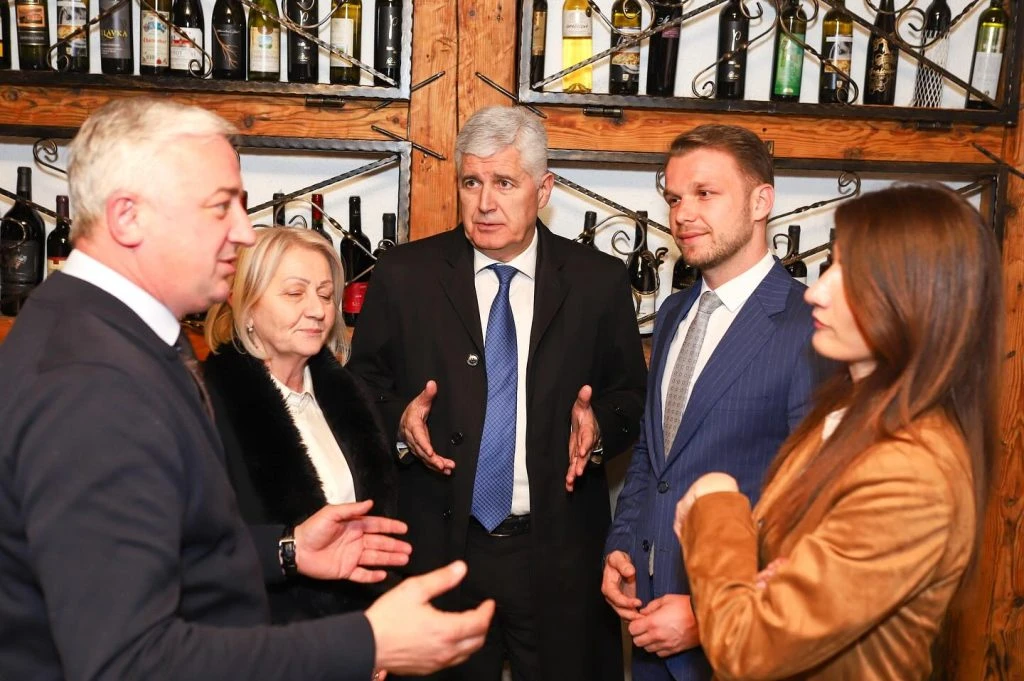 U tijeku je sastanak HDZ-a i oporbenih stranaka iz Republike Srpske