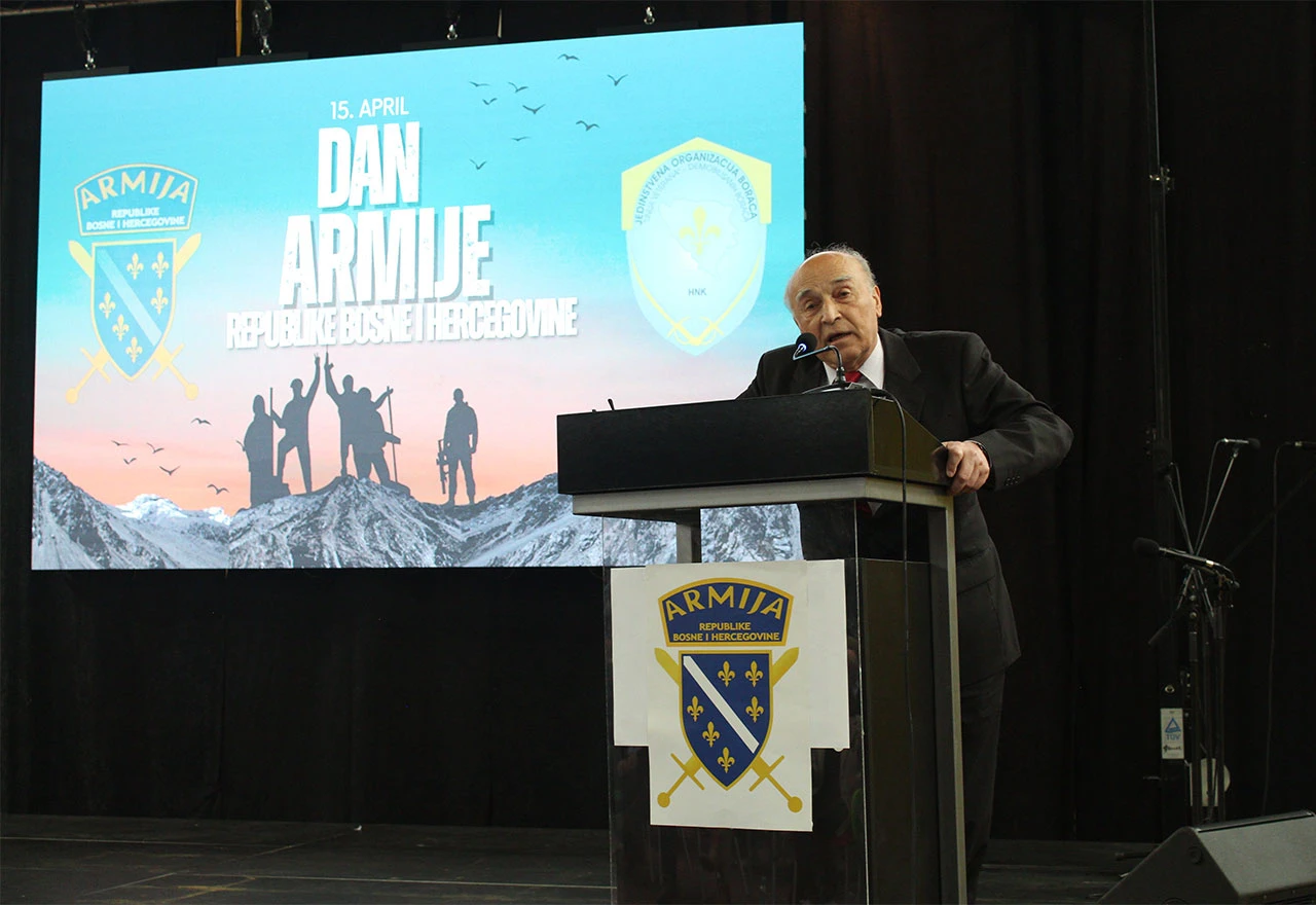 FOTO | Okončana manifestacija obilježavanja godišnjice osnivanja Armije RBiH