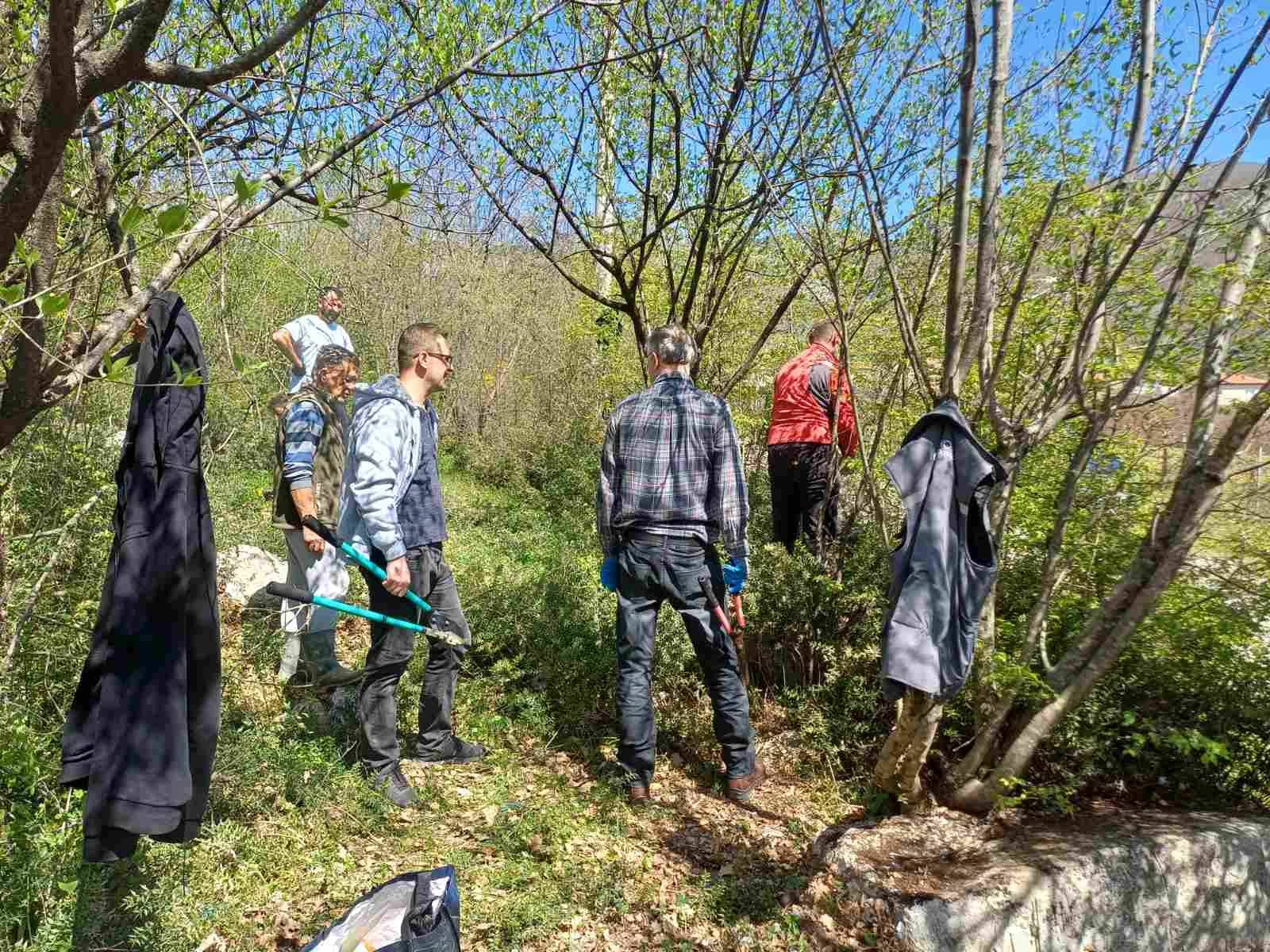 Održana akcija čišćenja nekropole stećaka u Podgoranima kod Mostara