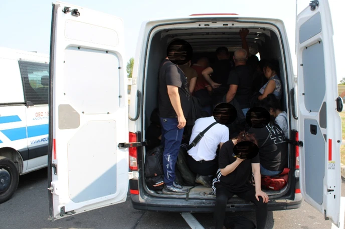 Na krijumčarenju migranta iz BiH u Hrvatsku zaradili 92.500 eura