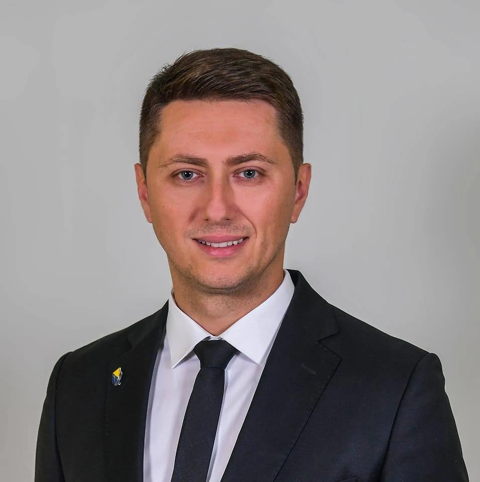 Općinski vijećnik pretukao svog punca