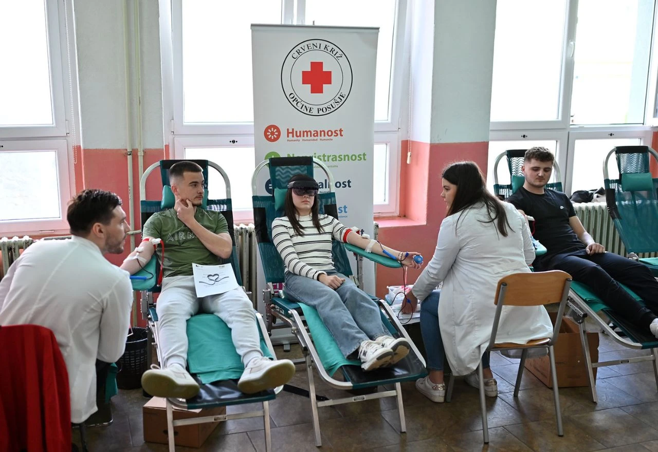 Posuški srednjoškolci darovali krv uz pomoć MR tehnologije