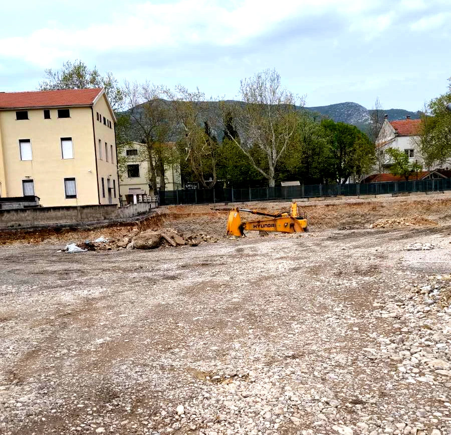 Oglasio se Grad o zgradi na šetnici: Dimenzije su smanjene