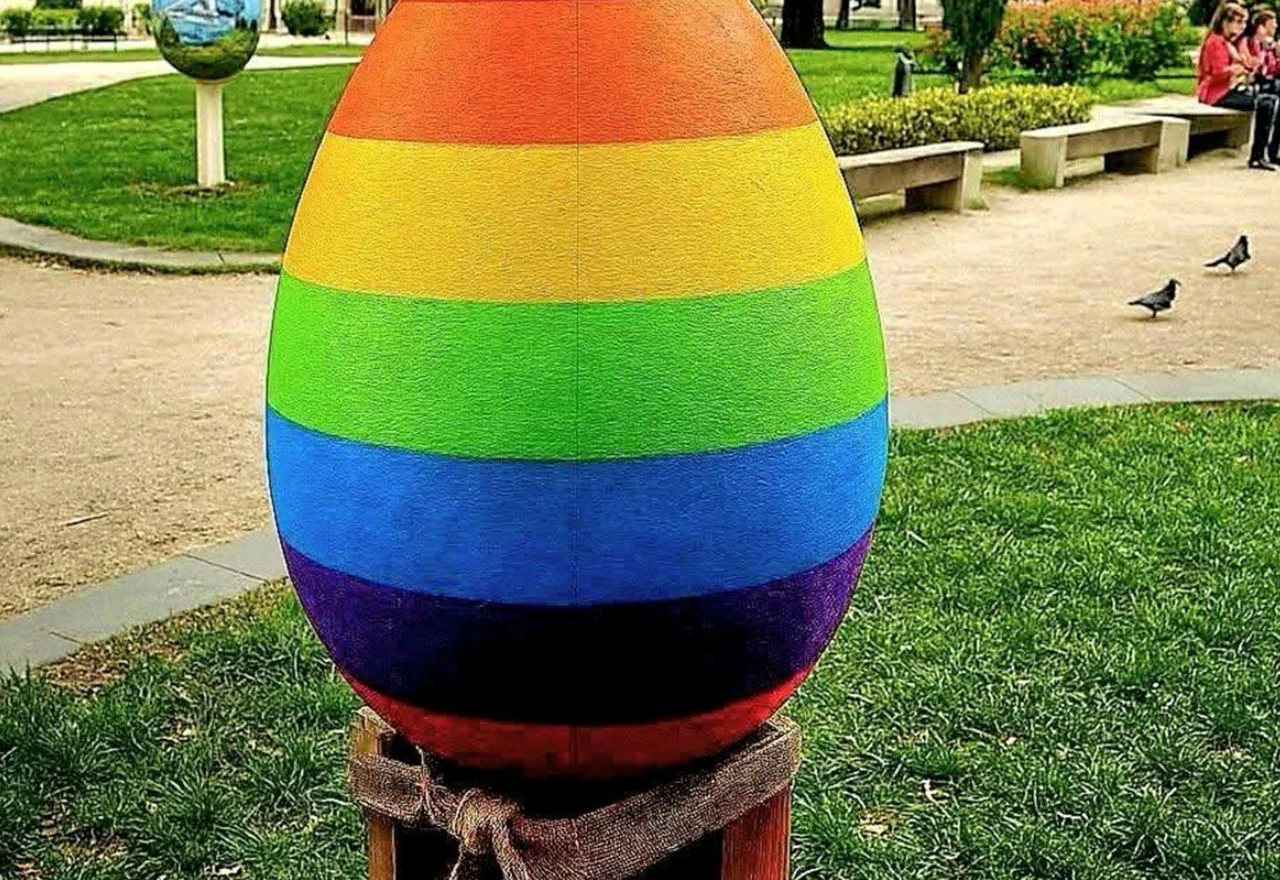 Uskrsna pisanica u duginim bojama izazvala bijes u Splitu