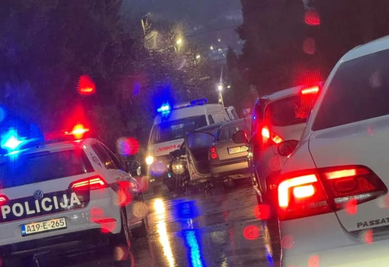 FOTO | Sudar dva vozila u Ljubuškom, intervenirala policija i hitna pomoć