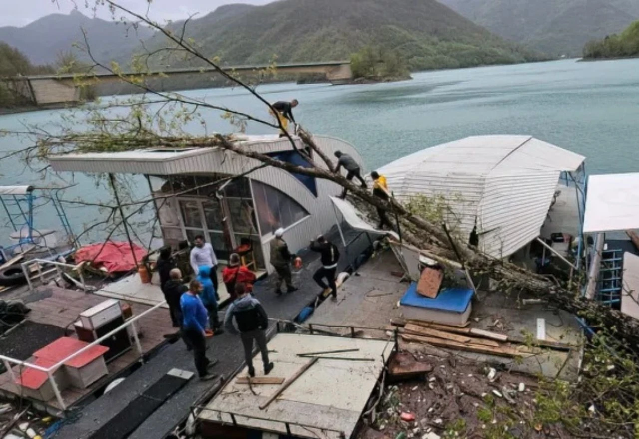 Jablanica: Uništeni splavovi koji je Dževad Hodžić gradio preko 20 godina