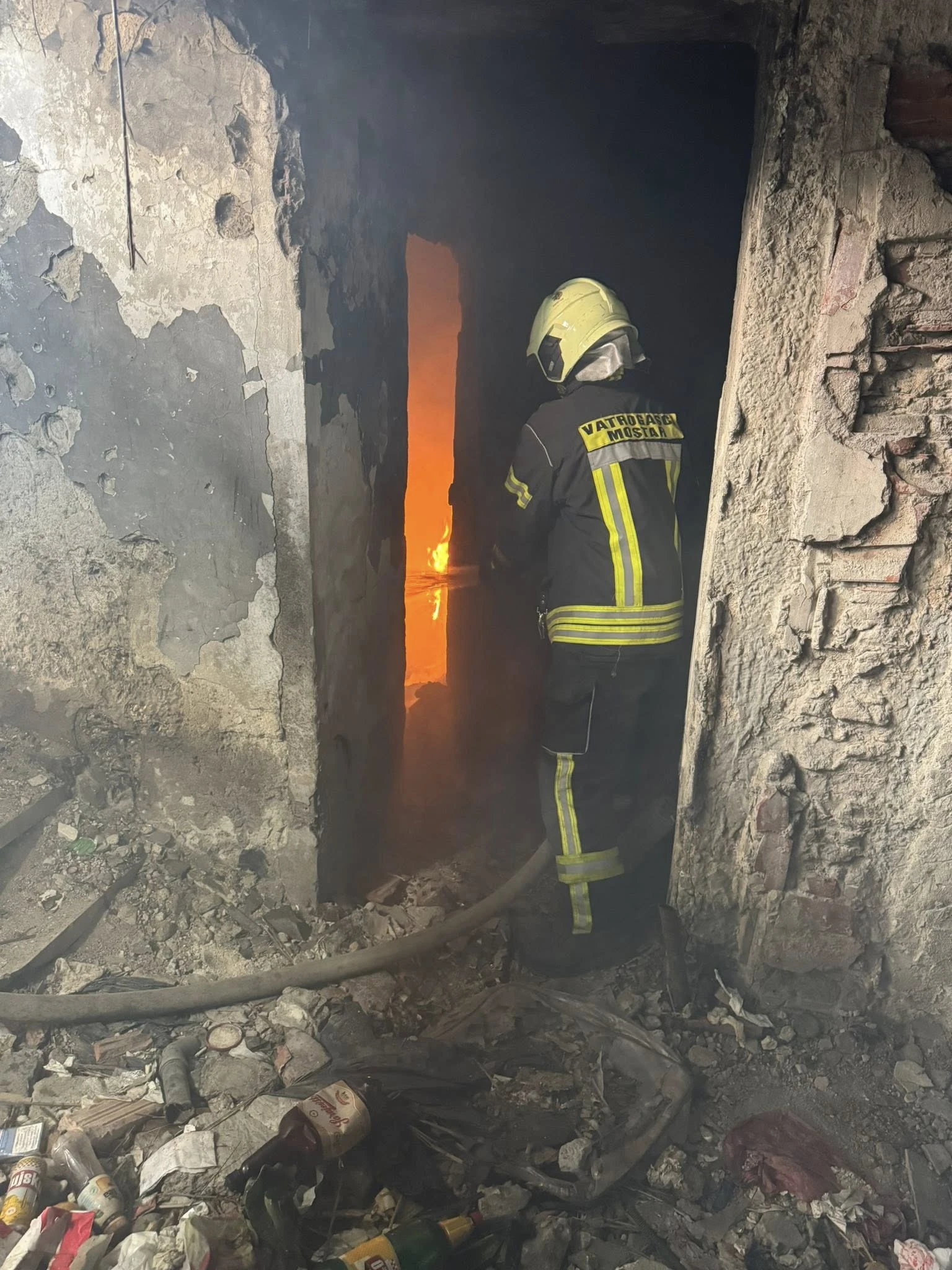 U Mostaru gorjela bivša banka