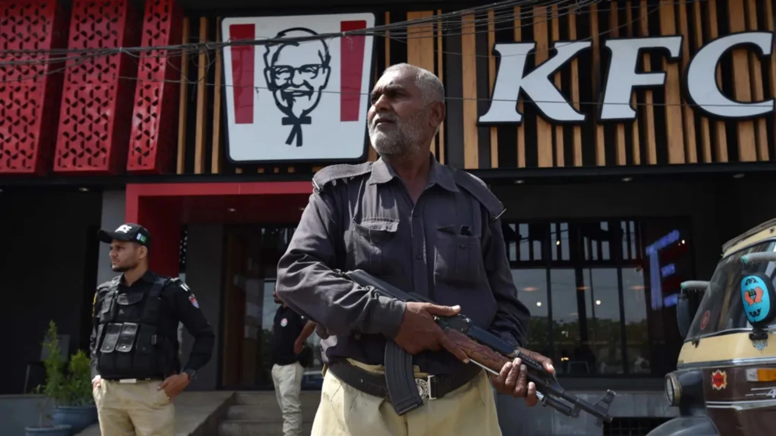 Zaposlenik ubijen tijekom prosvjeda protiv KFC-a