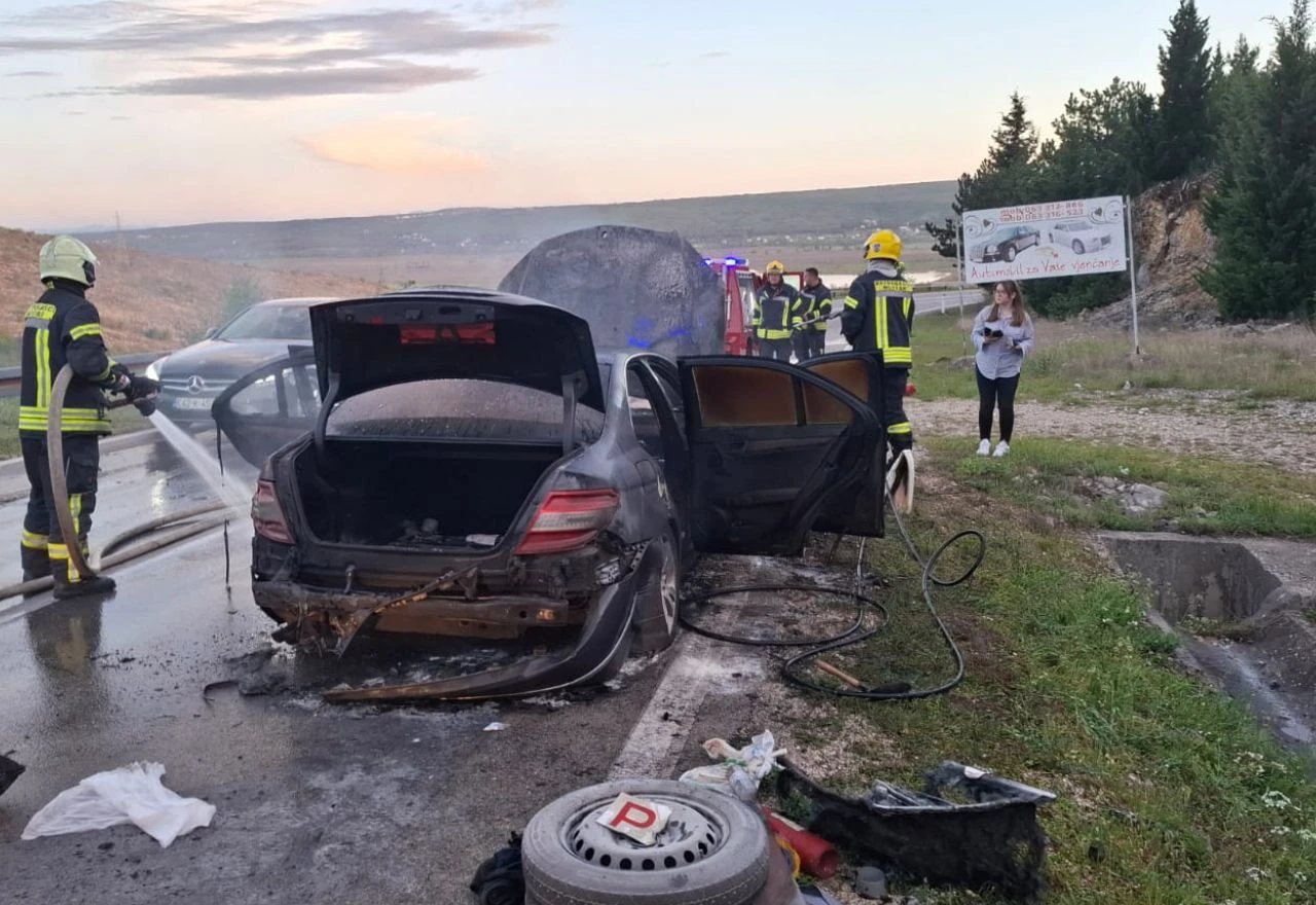 FOTO | Požar na Žovnici: Mercedes potpuno izgorio