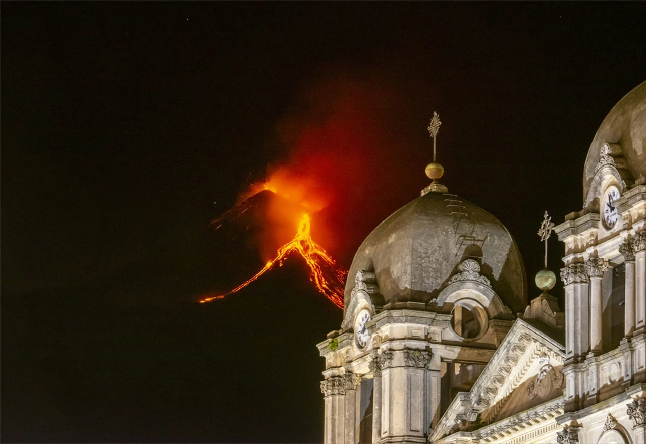 Vulkan Etna ponovno eruptirao
