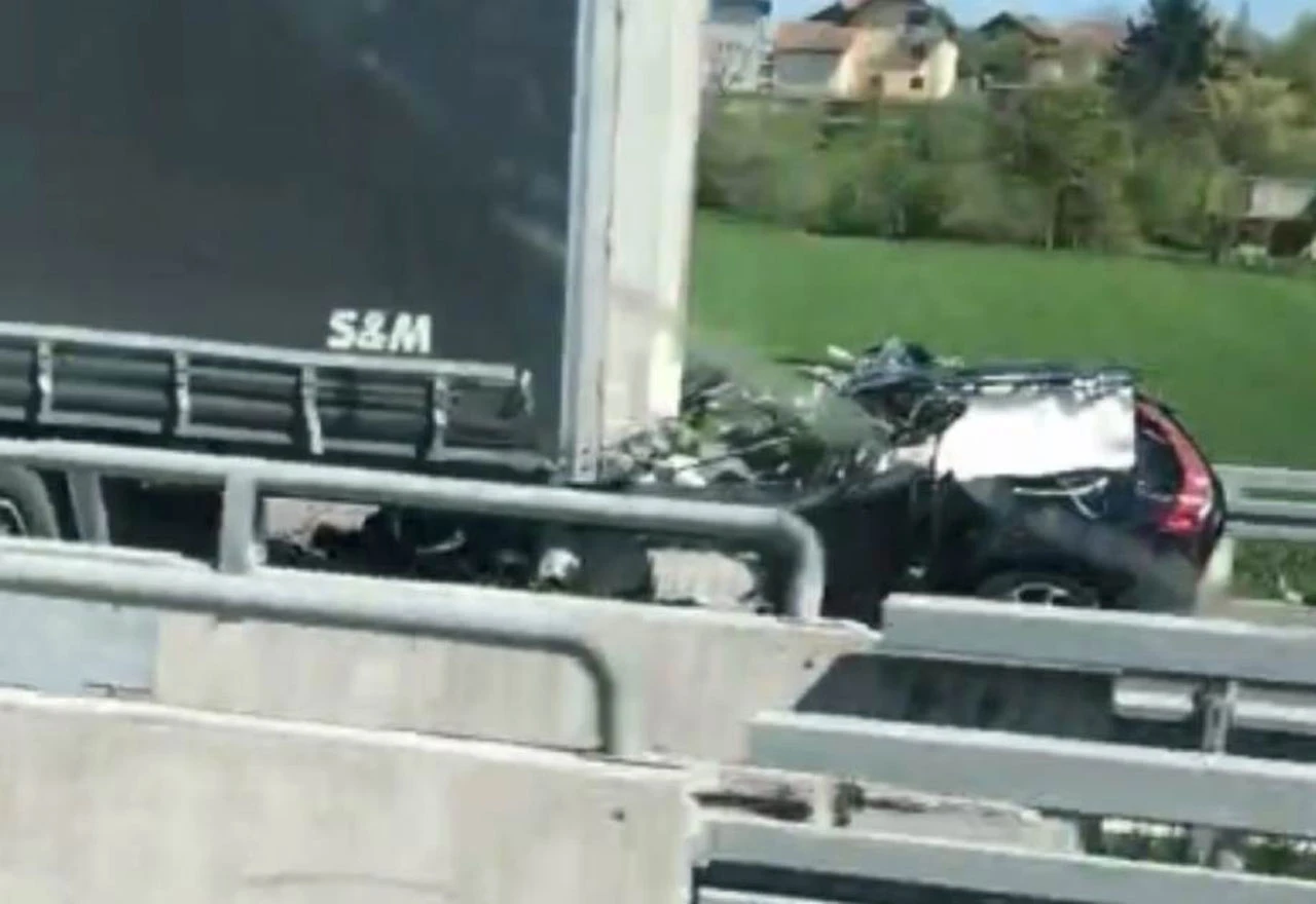 VIDEO | Tri poginule osobe, dvije povrijeđene u teškoj prometnoj nesreći