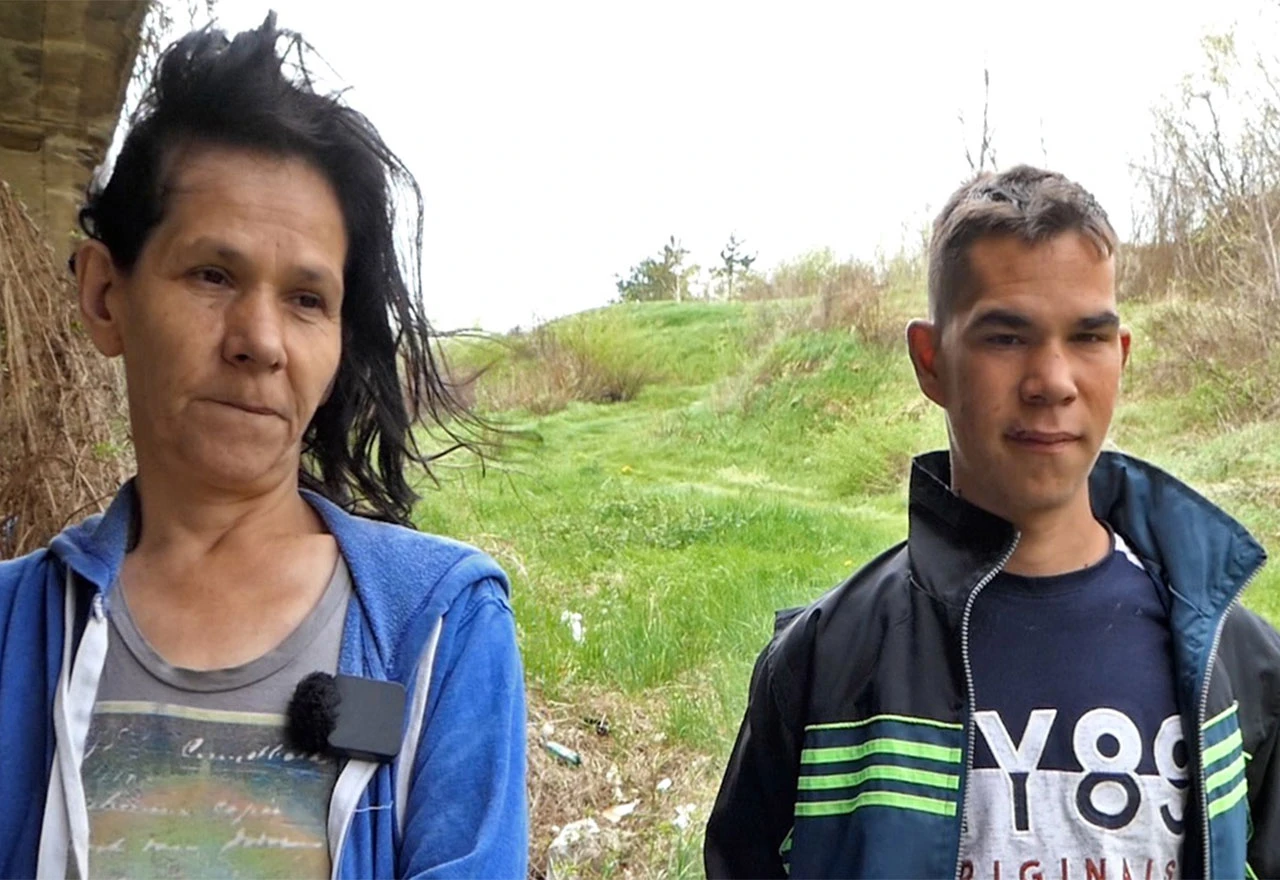 VIDEO | Napustili su nasilnog oca i sada sakupljaju otpad da prežive