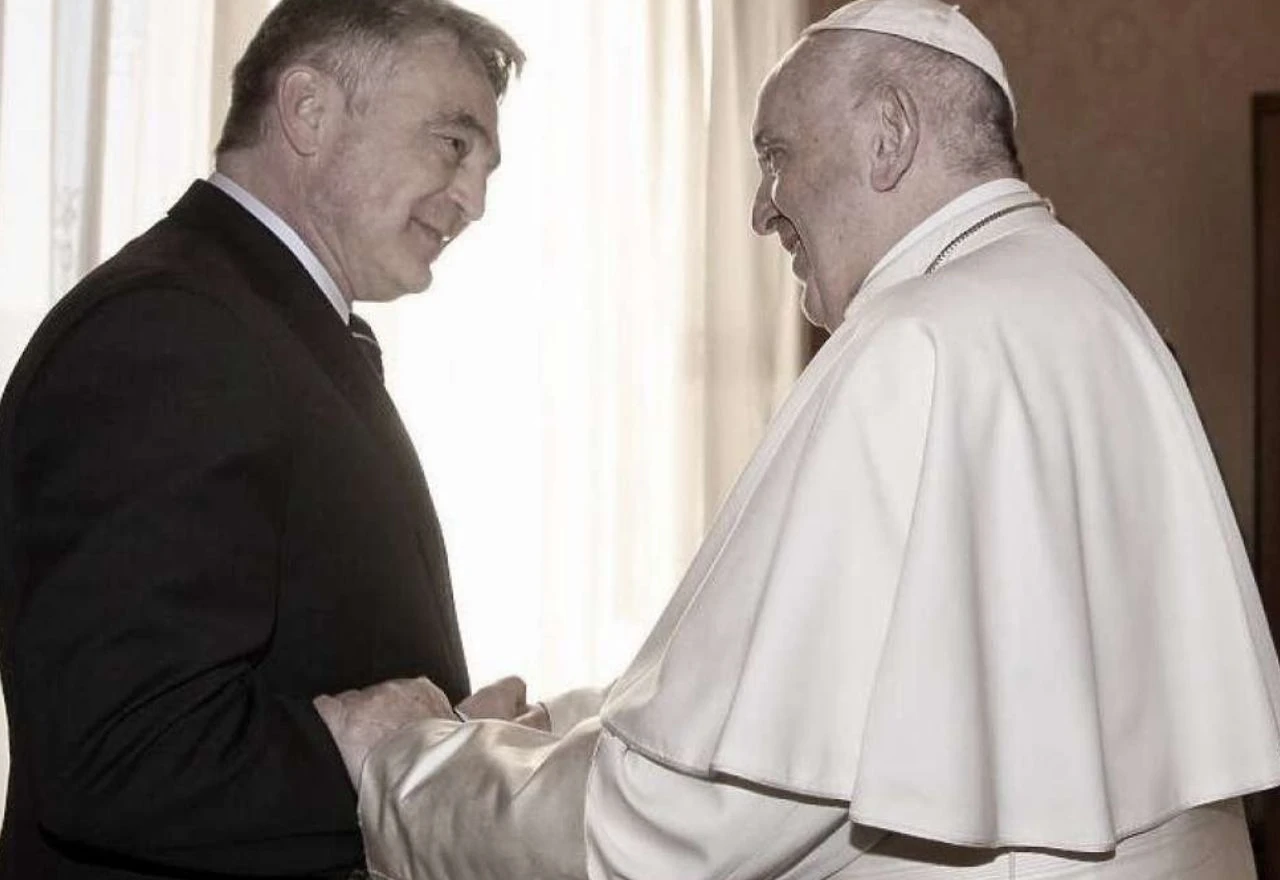 Komšić i Cvijanović izrazili sućut zbog smrti pape Franje