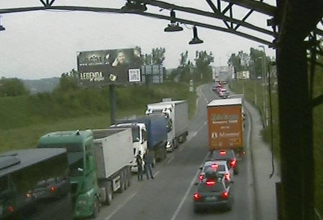 Duge kolone na graničnim prijelazima, radovi i klizišta usporavaju promet