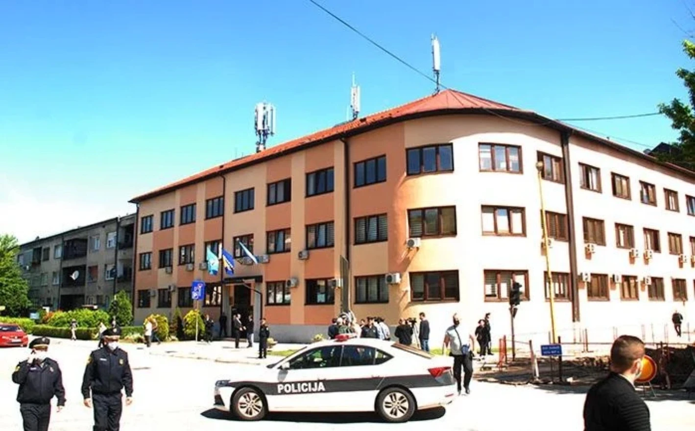 Maloljetnika pretukla skupina vršnjaka u dvorištu osnovne škole