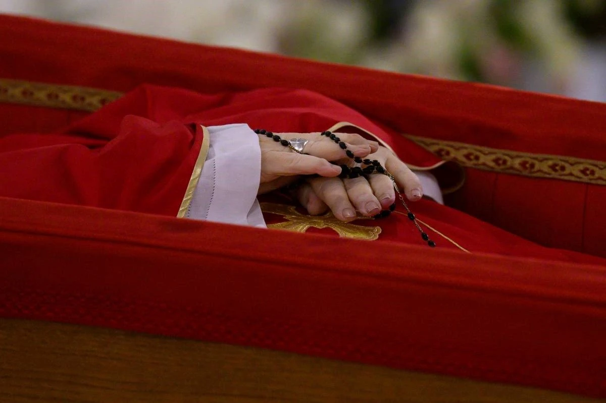 Tisuće očekuju oproštaj: Vatikan objavio kad će Papino tijelo biti izloženo