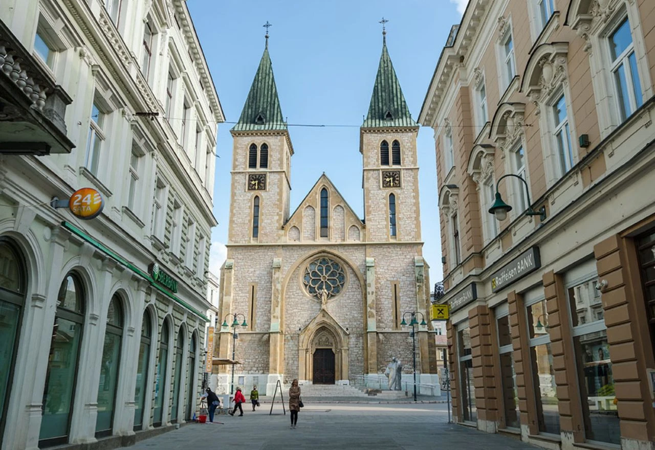 Vrhbosanska nadbiskupija poziva vjernike na misu za papu Franju