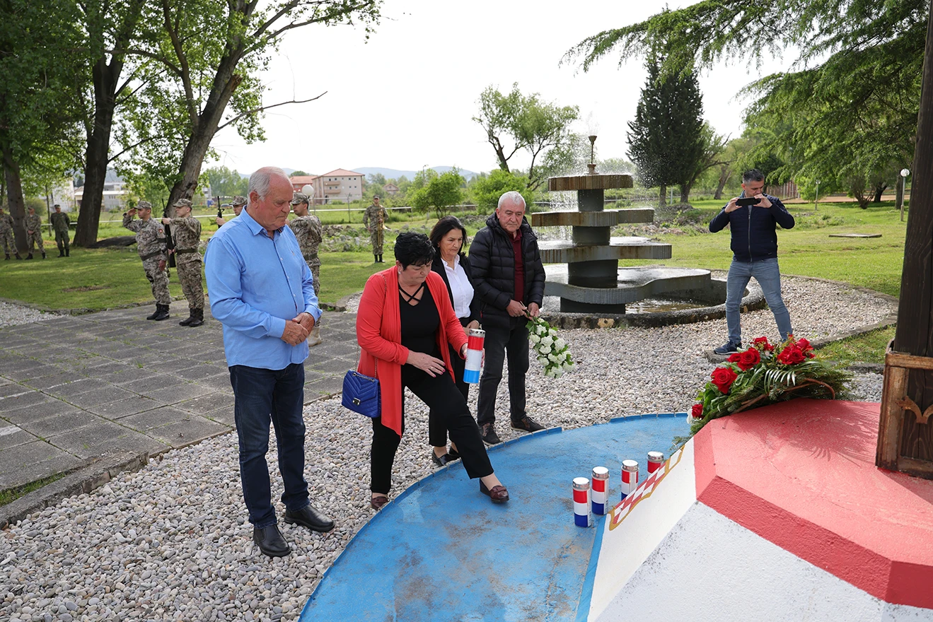 FOTO | Obilježena 33. obljetnica oslobođenja vojarne u Čapljini