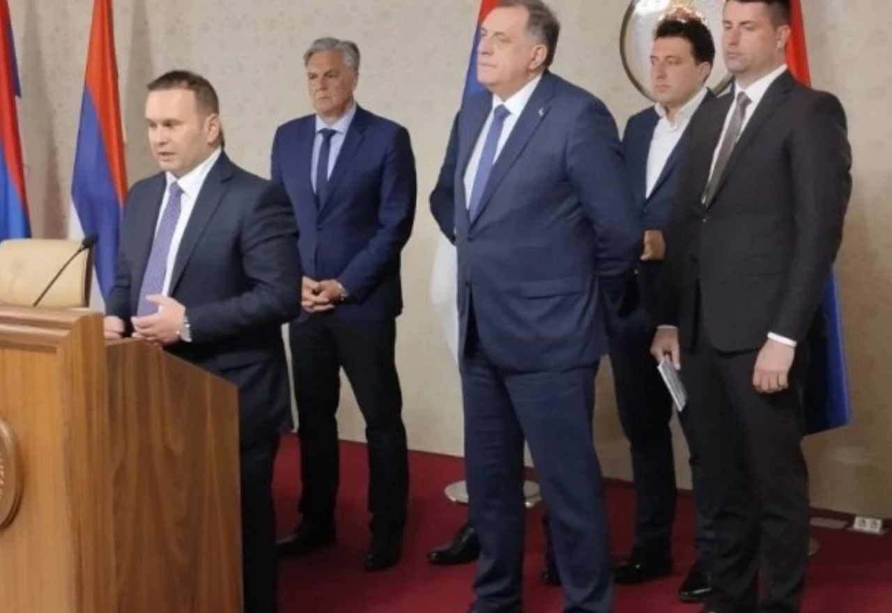 Dodik: Schmidt je fašist, pokazat ćemo mu kako se privodi