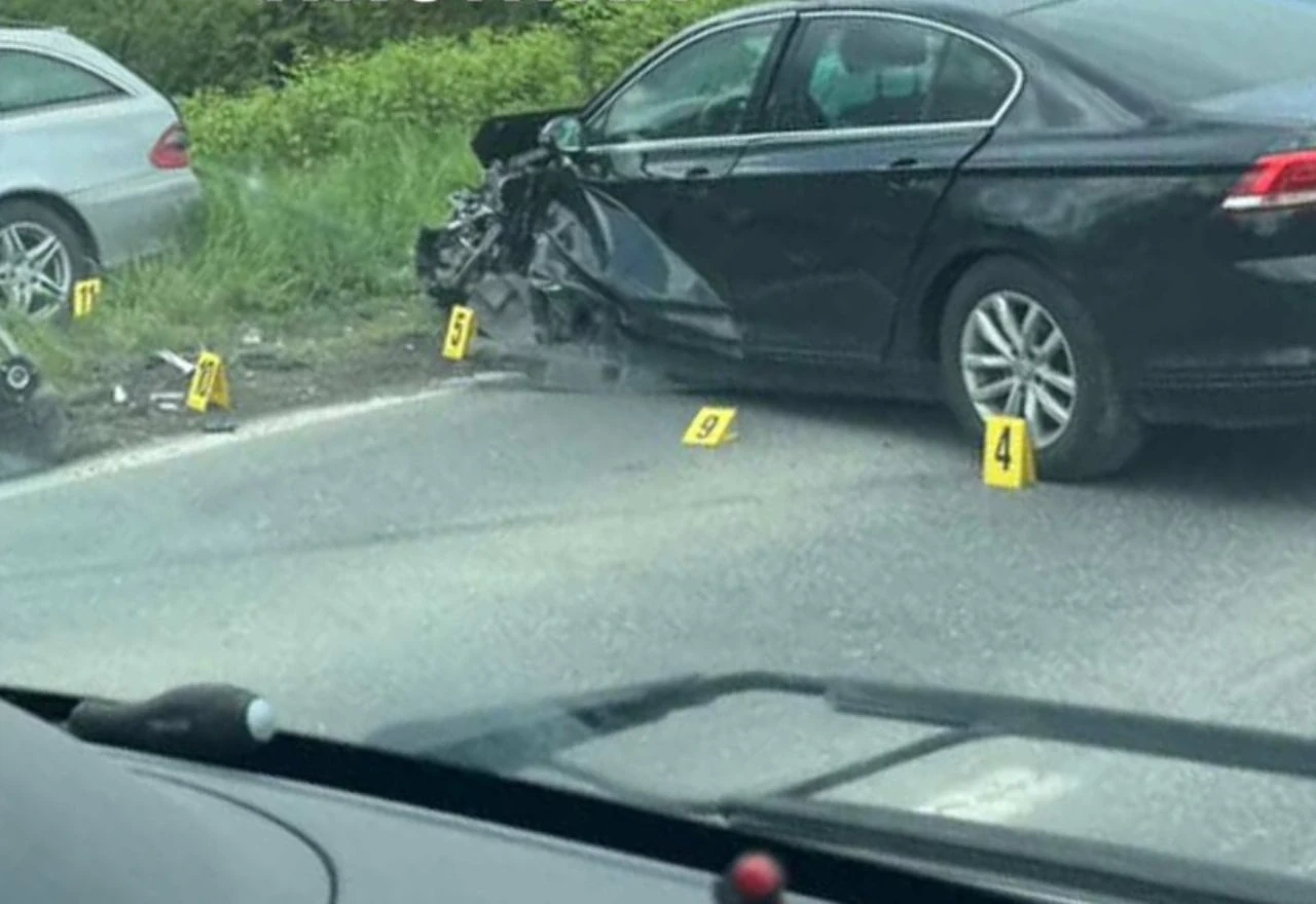 VIDEO | Službeno vozilo se zabilo u Mercedes na M-17