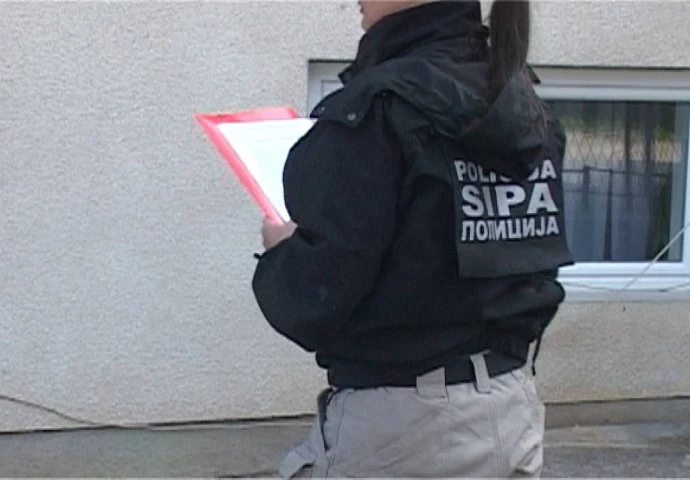 SIPA pretresla pet lokacija zbog sumnje na zloupotrebu položaja i ovlasti | Čampari oduzet mobitel